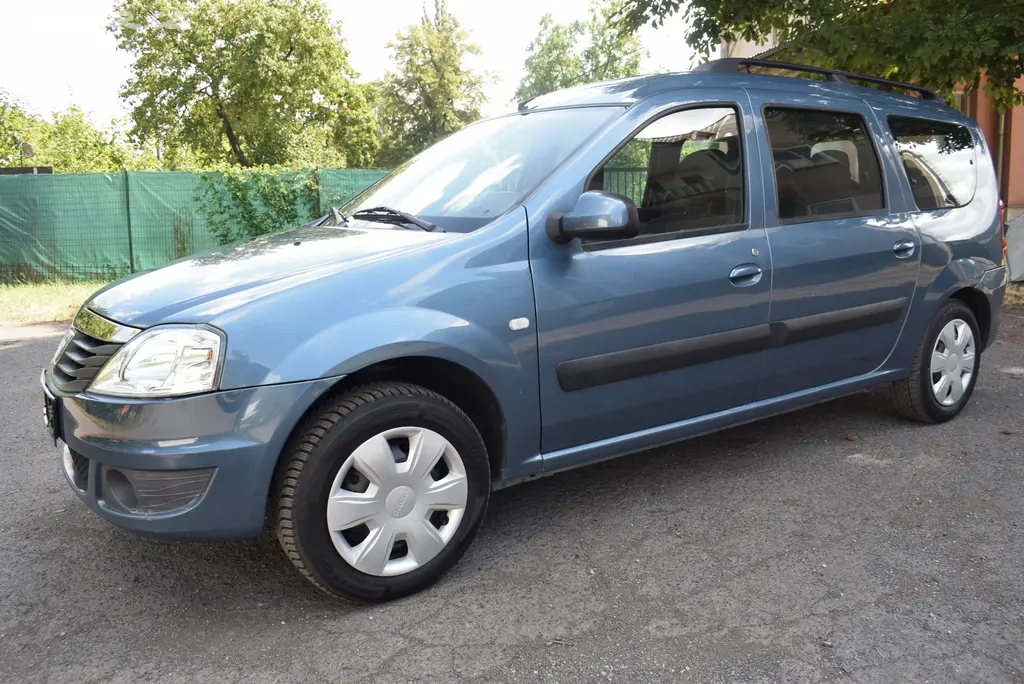 Dacia Logan 1,6 i 7MÍST PO SERVISU,PO TK,99tis. km